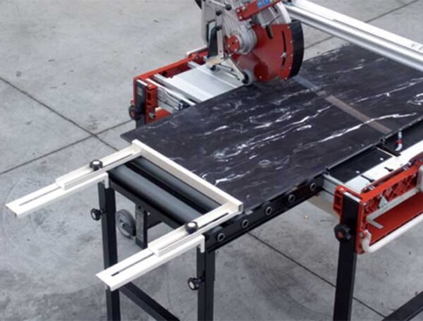 Cutting paver with Zoe 150 Bridge Saw