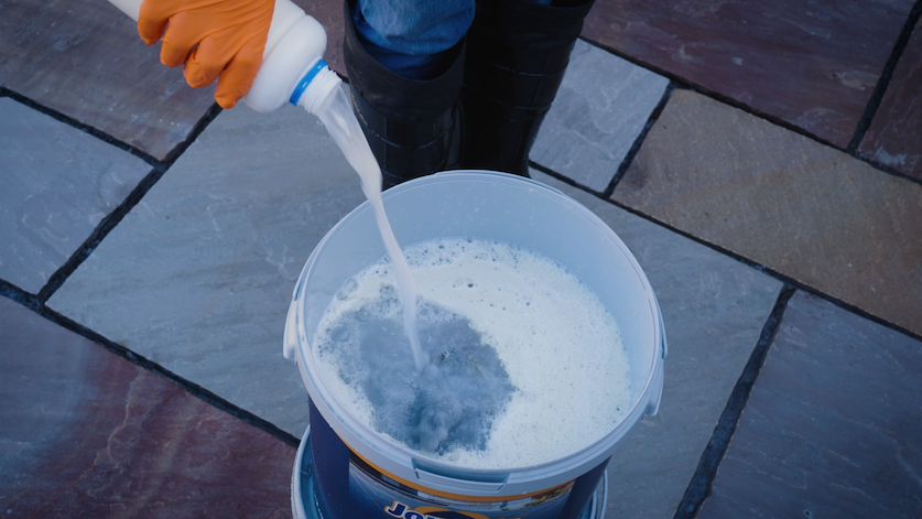 Adding water to Joint-It Dynamic mixture