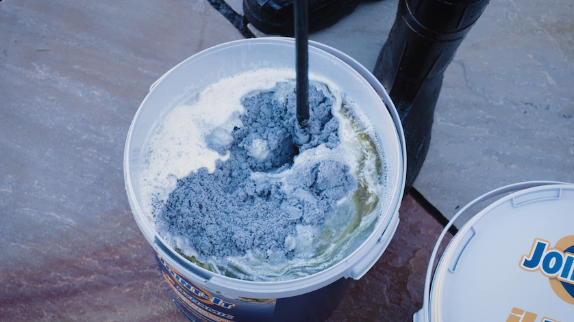 Mixing Joint-It Dynamic resin grout with water